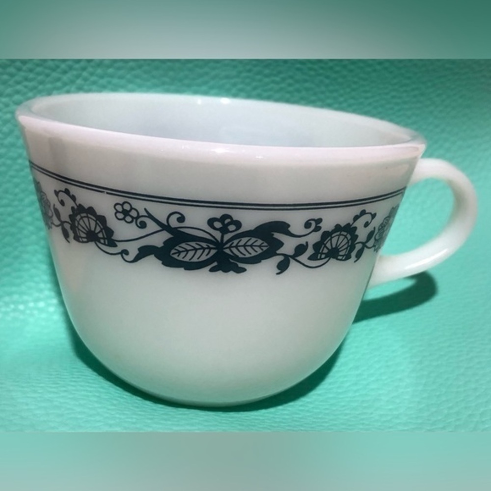 Pyrex Milk Glass Old Town Blue Onion Coffee Tea Mug Cup